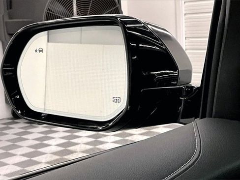 Used 2025 Buick Enclave Avenir w/ Super Cruise Package image 35