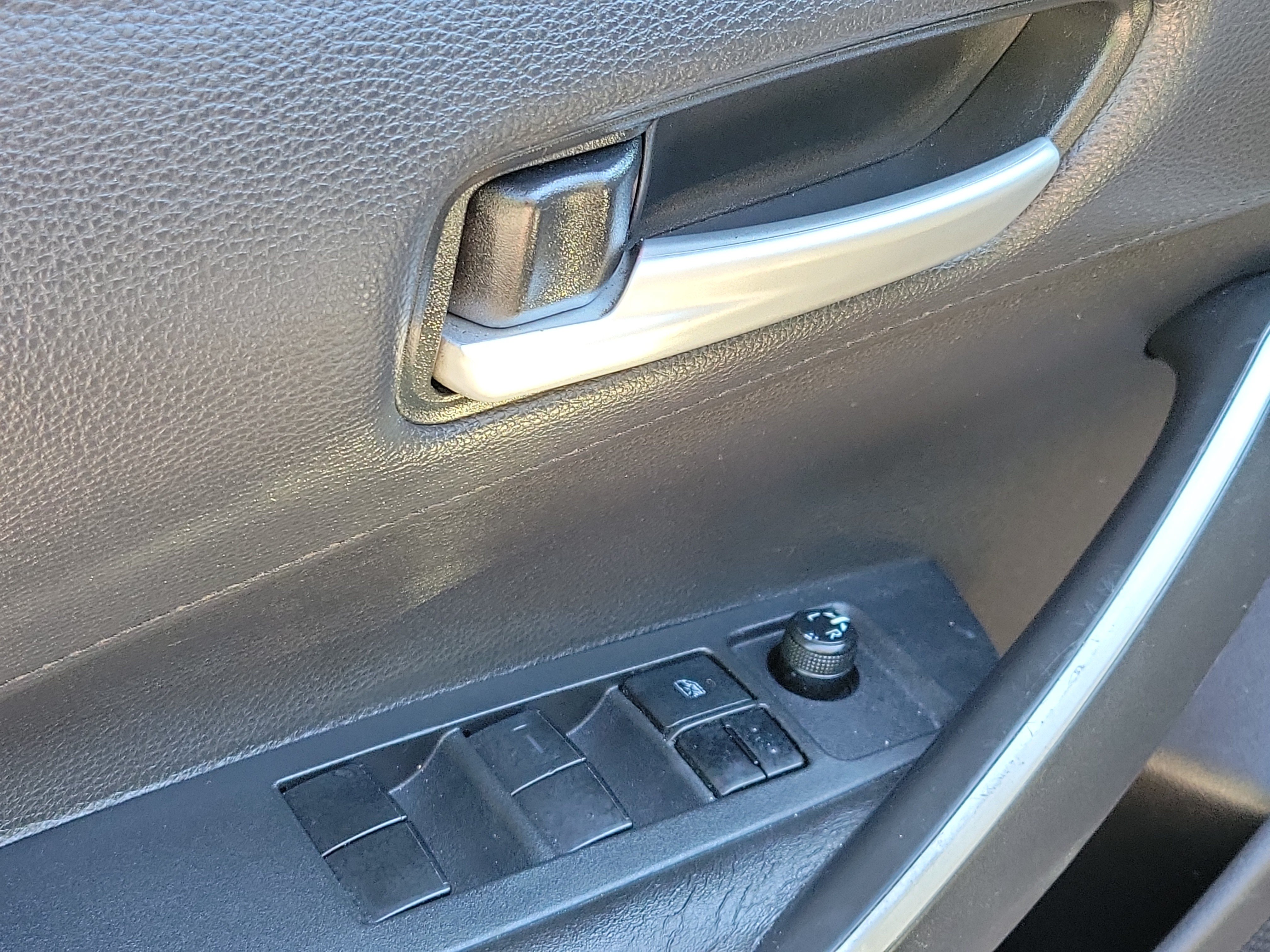 Used 2020 Toyota Corolla SE FWD image 23
