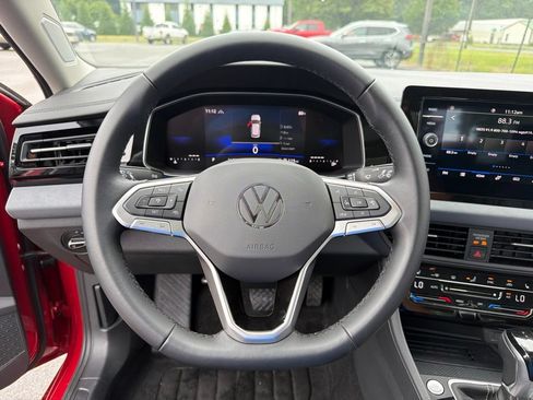 Used 2025 Volkswagen Jetta SE w/ Sunroof Package FWD image 19