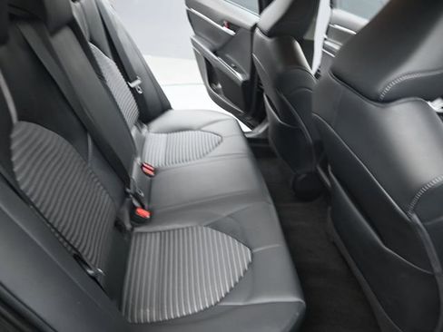 Used 2020 Toyota Camry SE image 18