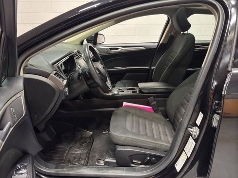 Used 2019 Ford Fusion SE image 13