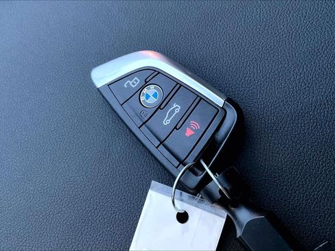 Certified 2025 BMW 330i Sedan image 14