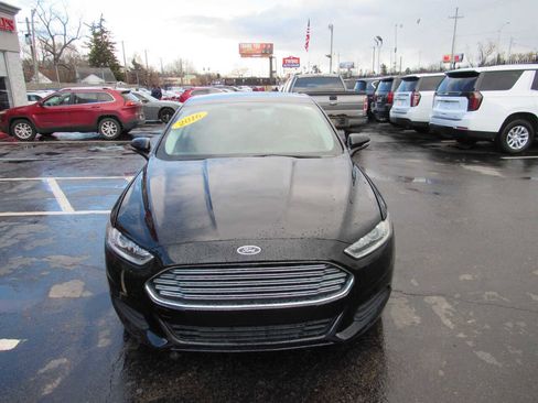 Used 2016 Ford Fusion SE image 2