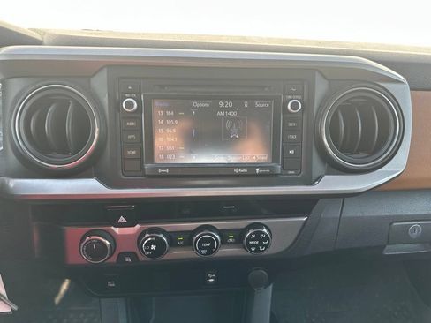 Used 2017 Toyota Tacoma SR5 AWD/4WD image 35