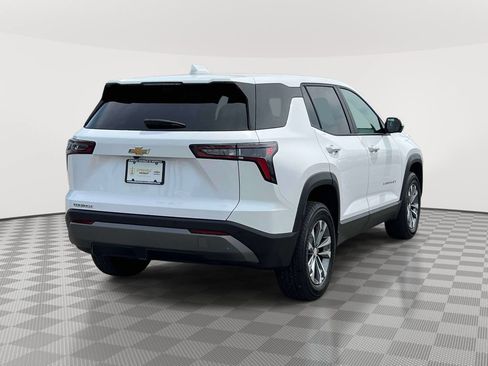Used 2026 Chevrolet Equinox LT w/ Safety and Technology Package FWD image 4