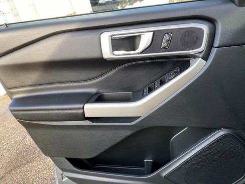 Used 2022 Ford Explorer XLT w/ Equipment Group 202A image 26
