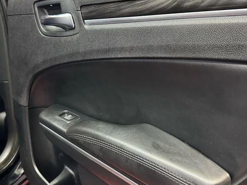 Used 2016 Chrysler 300 Limited image 23