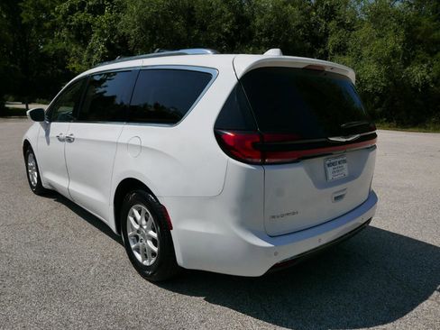 Used 2021 Chrysler Pacifica Touring-L FWD image 8