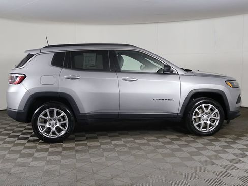 Used 2023 Jeep Compass Latitude AWD/4WD image 15