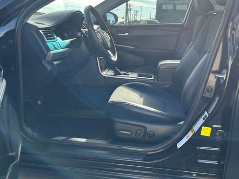 Used 2016 Toyota Camry SE w/ Moonroof Package FWD image 11
