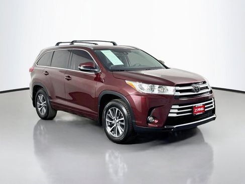 Used 2018 Toyota Highlander XLE AWD/4WD image 7