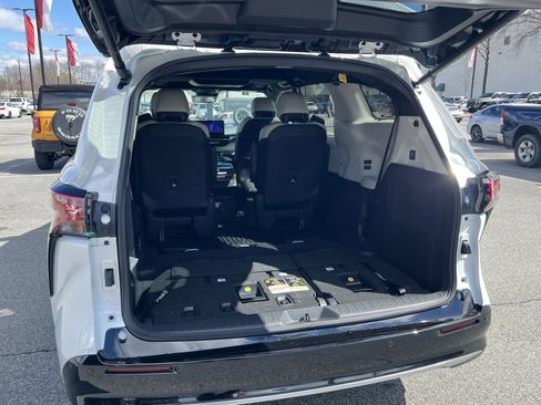 New 2026 Toyota Sienna Platinum image 20