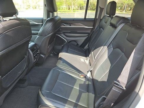 Used 2022 Jeep Grand Cherokee Limited 4xe w/ Luxury Tech Group II image 17