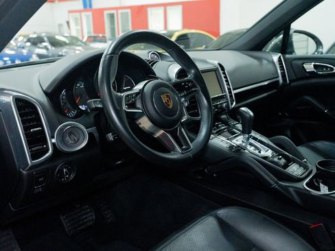 Used 2016 Porsche Cayenne image 21