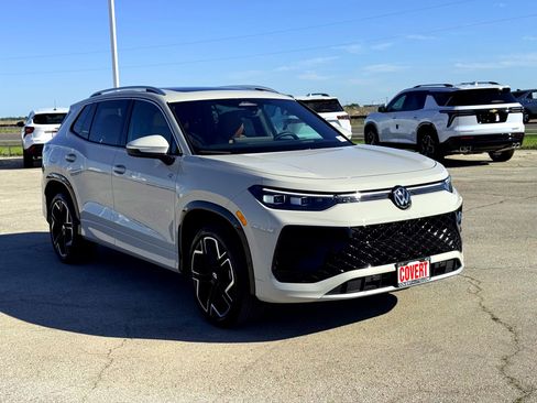 Used 2026 Volkswagen Tiguan SEL R-Line image 5