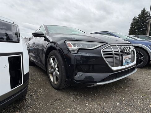 Used 2019 Audi e-tron Premium Plus image 5