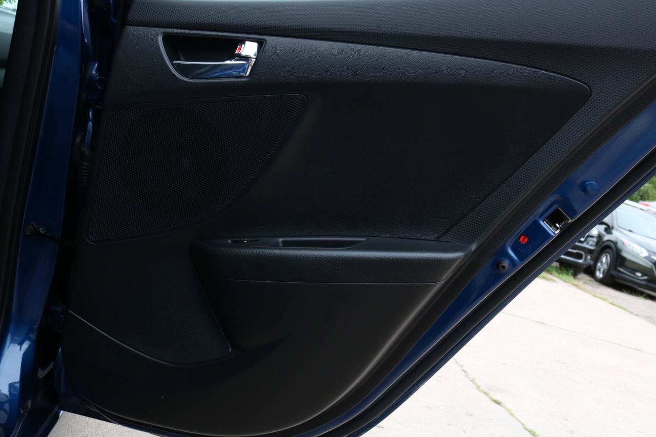 Used 2017 Hyundai Veloster Value Edition FWD image 32