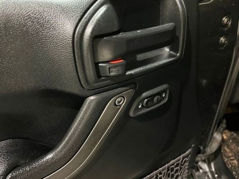 Used 2017 Jeep Wrangler Unlimited Sport w/ Quick Order Package 24S AWD/4WD image 18