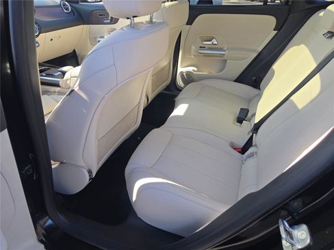 Used 2023 Mercedes-Benz GLA 250 4MATIC w/ Premium Package image 20