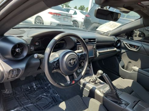 Used 2025 Toyota GR86 w/ ALL Weather Mat Package (TMS) RWD image 24
