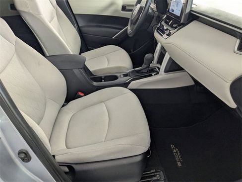 Used 2024 Toyota Corolla Cross L image 27