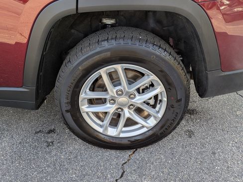 Used 2024 Jeep Grand Cherokee L Laredo w/ Trailer Tow Package image 30