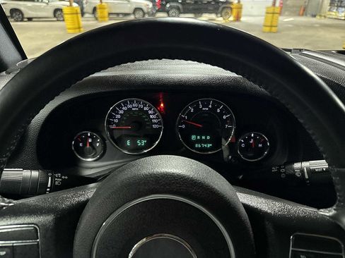 Used 2018 Jeep Wrangler Unlimited Sahara image 30