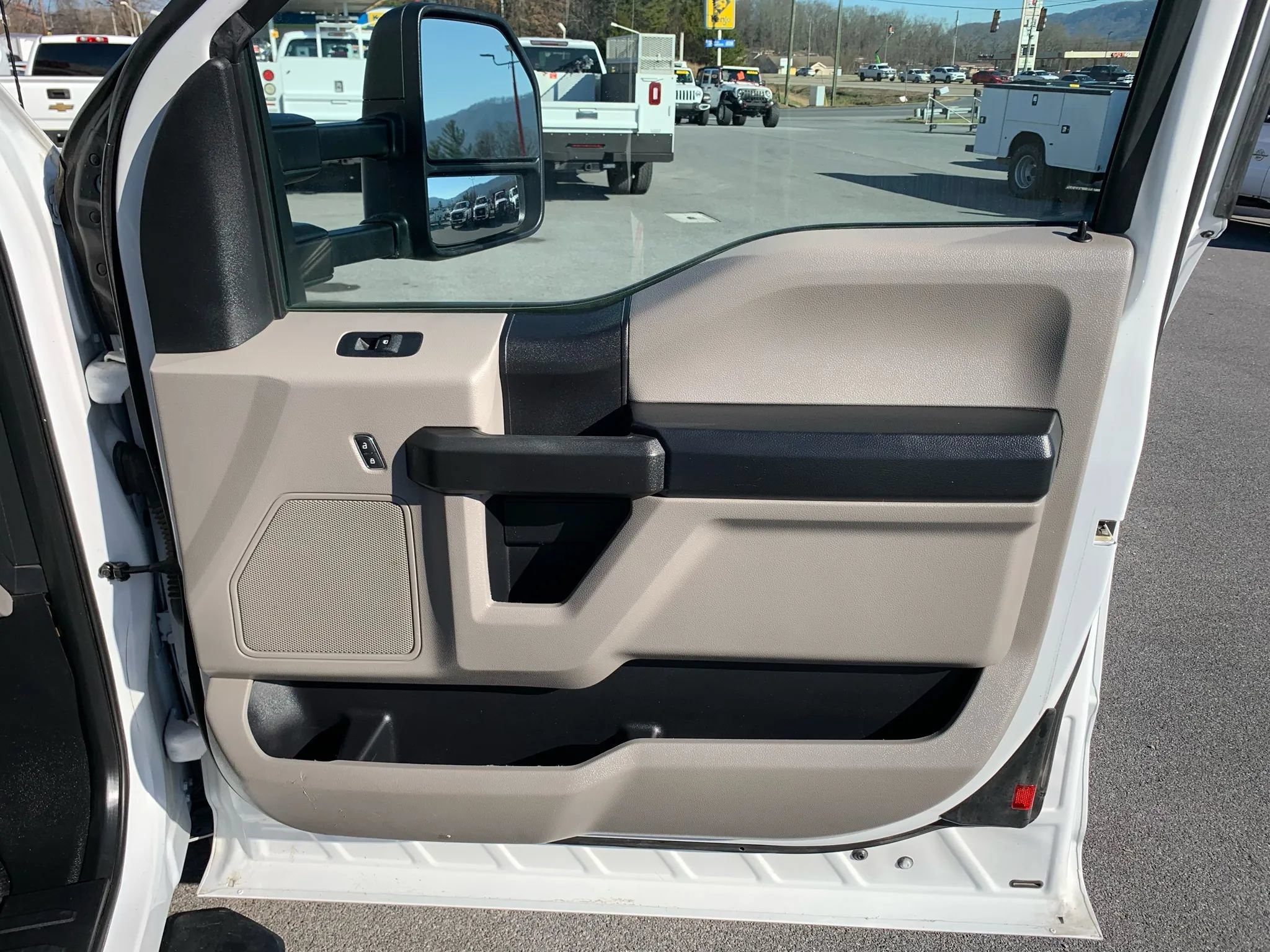Used 2019 Ford F550 2WD SuperCab Super Duty image 25