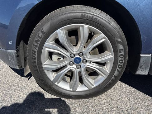 Used 2019 Ford Edge Titanium w/ Equipment Group 301A AWD/4WD image 27