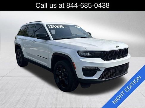 Certified 2025 Jeep Grand Cherokee Limited w/ Luxury Tech Group II image 3