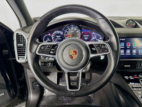 Used 2022 Porsche Cayenne image 12