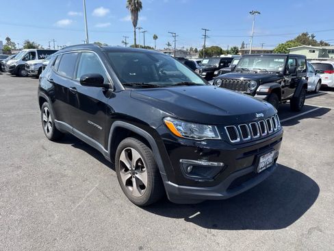Used 2017 Jeep Compass Latitude w/ Popular Equipment Group FWD image 7