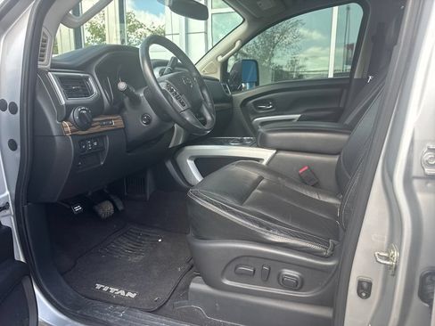 Used 2017 Nissan Titan SL w/ SL Towing Convenience Package RWD image 11