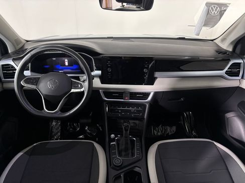 Used 2025 Volkswagen Taos SE w/ Panoramic Sunroof Package AWD/4WD image 17
