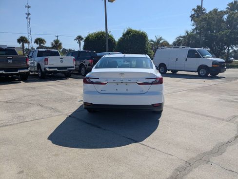 Used 2025 Toyota Camry LE FWD image 5