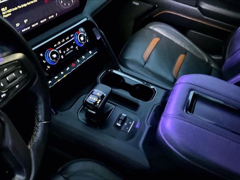 Used 2022 GMC Sierra 1500 AT4 w/ AT4 Premium Package image 17