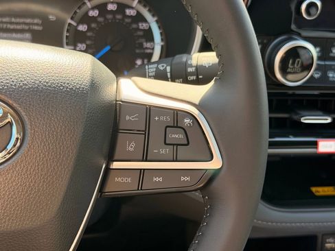 New 2026 Toyota Highlander XLE AWD/4WD image 23
