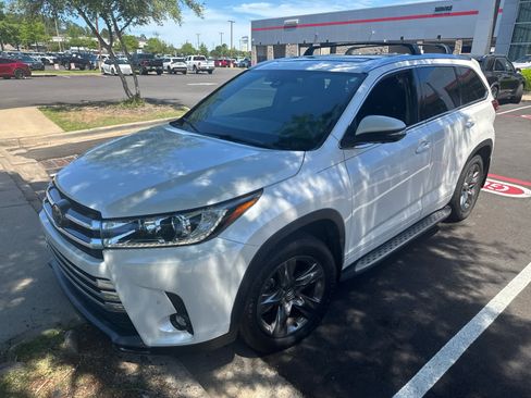 Used 2019 Toyota Highlander Limited Platinum AWD/4WD image 2