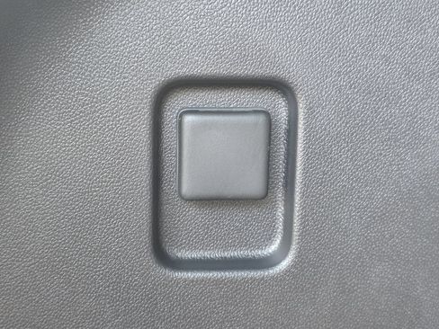 Certified 2025 Chevrolet Equinox EV LT FWD image 16