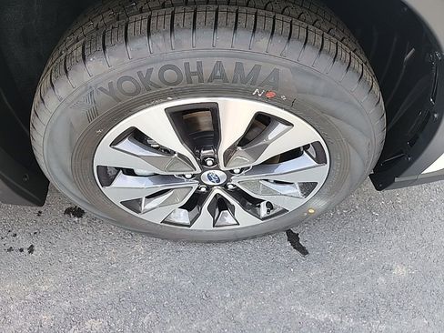 Certified 2025 Subaru Outback Limited image 12