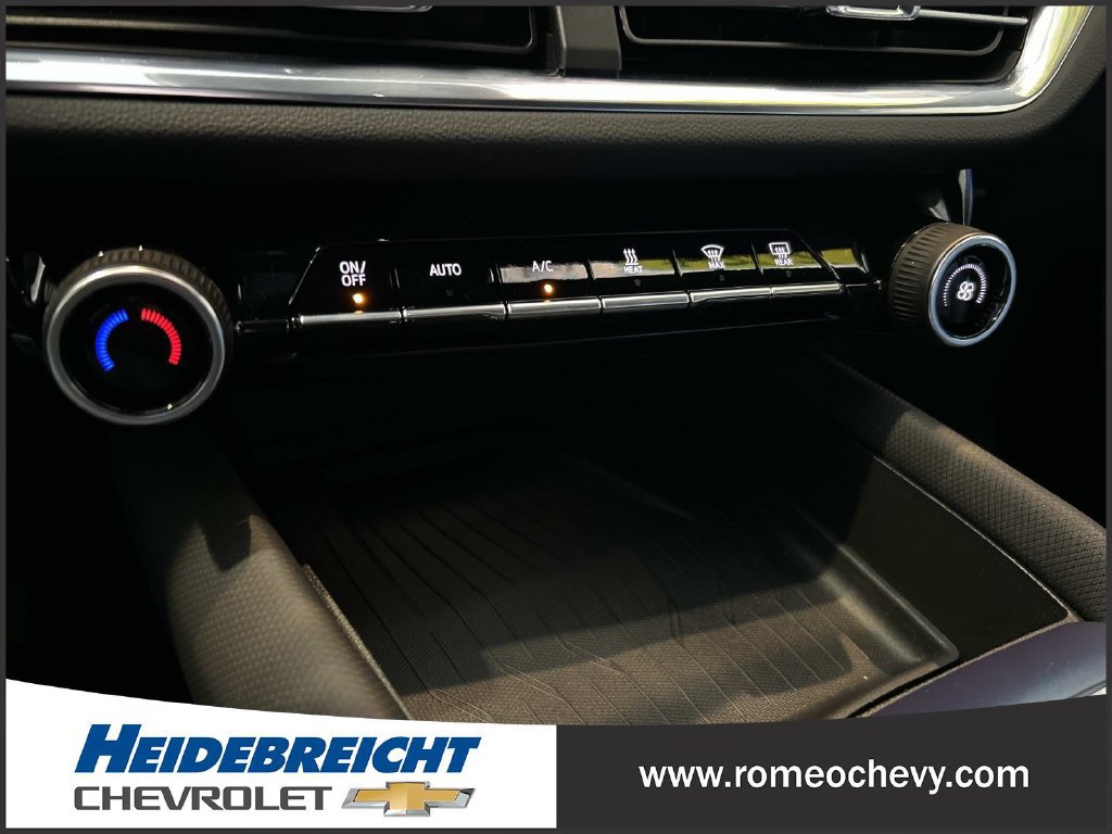 Used 2024 Chevrolet Equinox EV LT FWD image 23