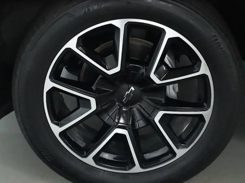 Used 2024 Chevrolet Suburban RST RWD image 39