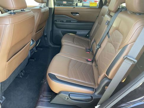 Used 2024 Nissan Pathfinder Platinum w/ Cargo Package image 22