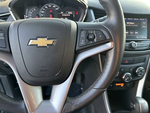Certified 2022 Chevrolet Trax LT w/ LT Convenience Package image 6