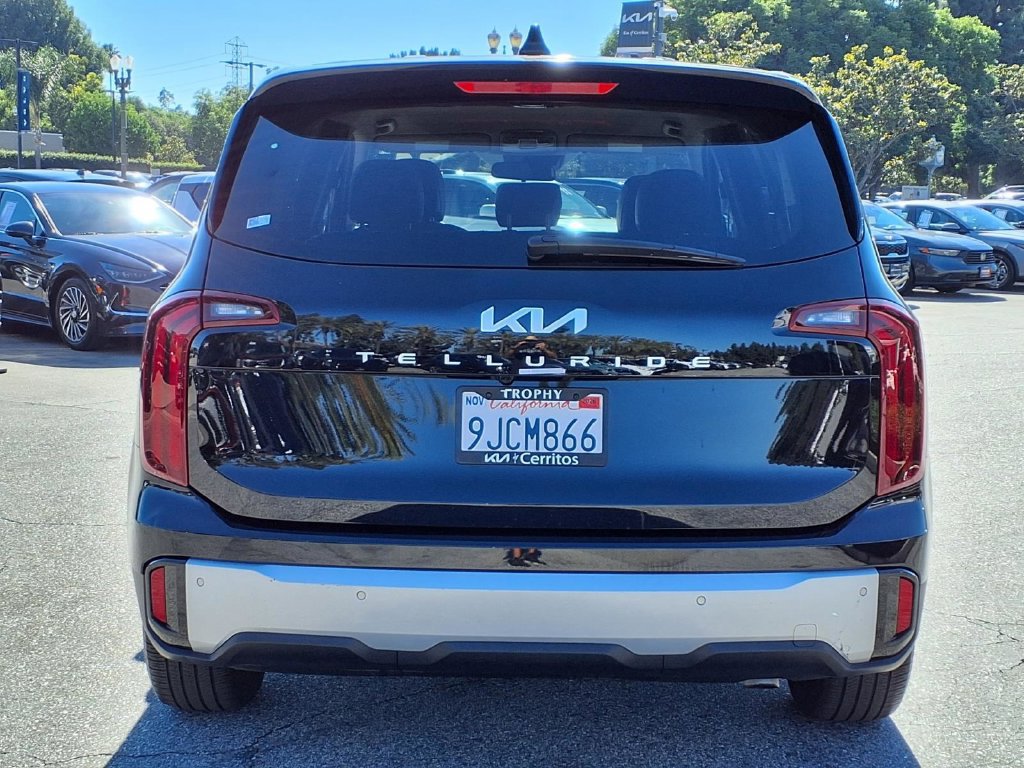Certified 2024 Kia Telluride LX FWD image 4