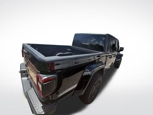 Used 2024 Jeep Gladiator Sport AWD/4WD image 4