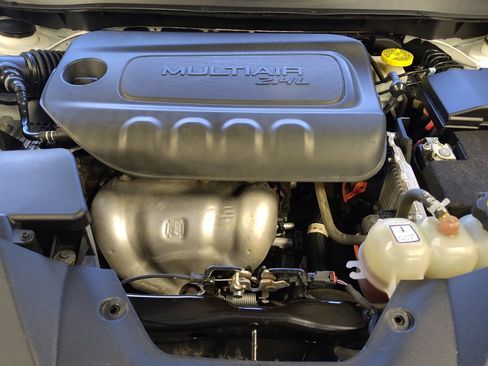 Used 2021 Jeep Cherokee Latitude Plus FWD image 30