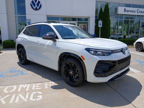 New 2026 Volkswagen Tiguan SE R-Line FWD image 1