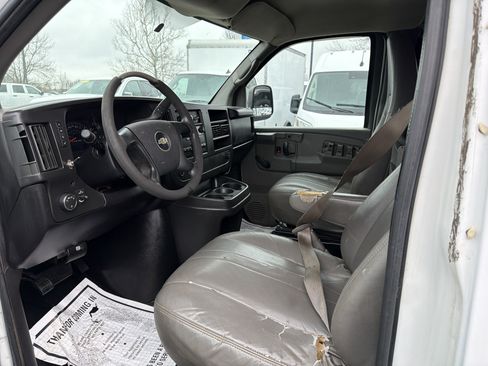 Used 2011 Chevrolet Express 2500 image 11