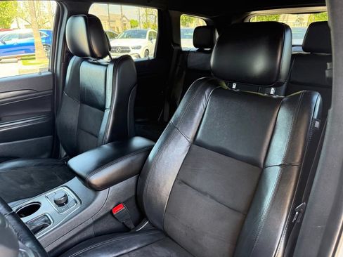 Used 2022 Jeep Grand Cherokee Laredo X AWD/4WD image 12